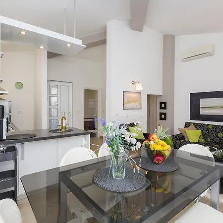 Adorable Holiday House Lilla-With Pool-Near Old Town Labin Labin  Zewnętrze zdjęcie